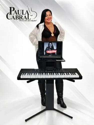 CANTORA, VOZ E TECLADO