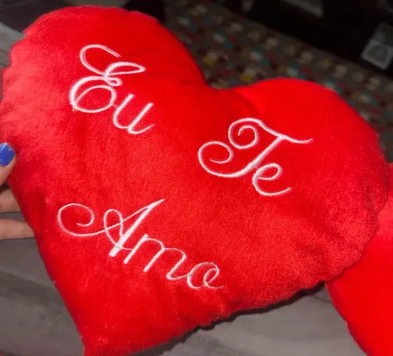 4 Almofadas Grande Coração de Pelúcia Eu te Amo Dia dos Namorados (35x25cm)