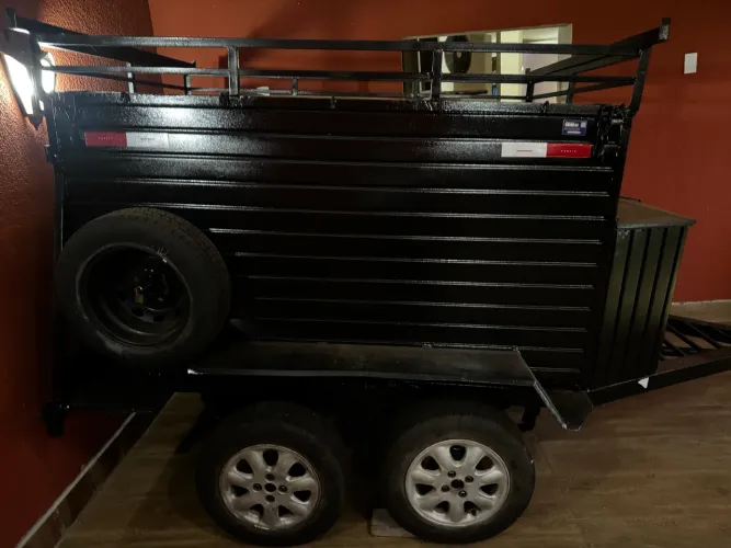 Carretinha Baú fechada trucada