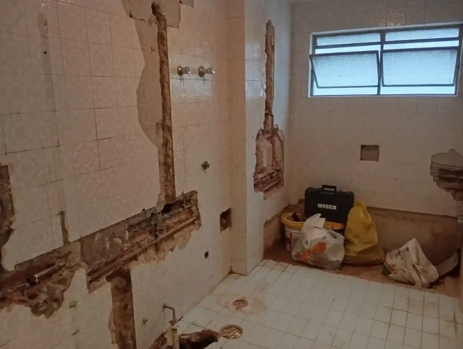 Pedreiro empreiteiro de obras.