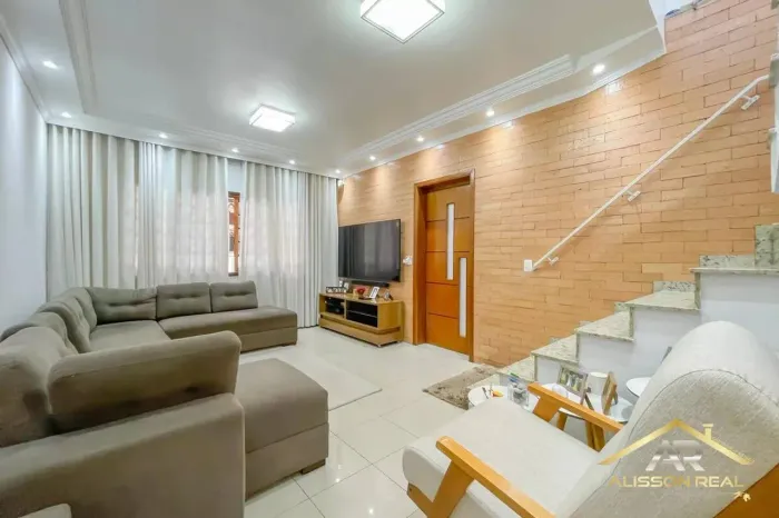 Sobrado à venda com 173m², 3 quartos (1 suíte) e 2 vagas