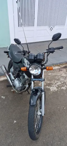 Moto Honda CG Titan 125 KSE, sem multas, IPVA 2026 pago. Nunca levou um tombo. Relíquia.