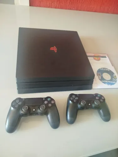 PS4 Pro 1TB Desbloqueado (GoldHEN) + 2 Controles + Jogos Grátis!