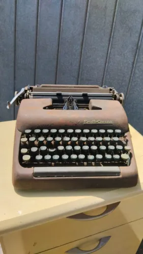 Máquina de escrever antigo