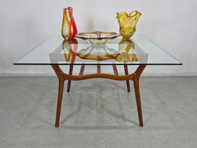 Mesa de Jantar Design Década de 50, contruida em madeira nobre Cabreuva maciça