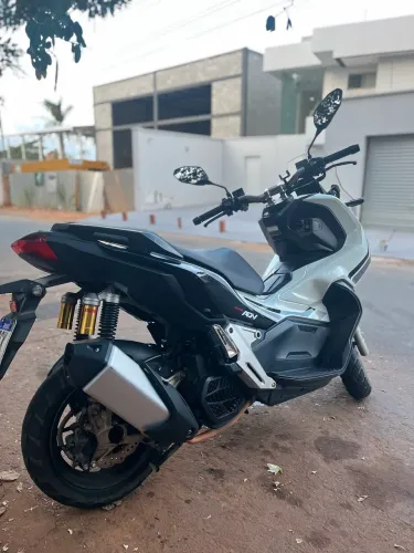 Vende-se Scooter ADV 150