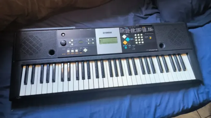 Teclado Yamaha PSR E223