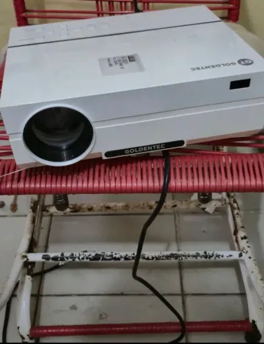 Goldentec GT 3500 - Projetor HD Perfeito para Filmes e Séries.