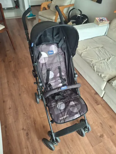 Carrinho de passeio Chicco London (linha Matrix/Up).