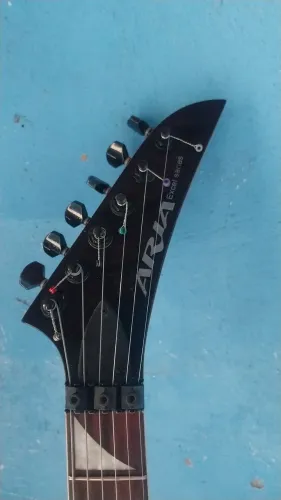 Guitarra Aria Pro