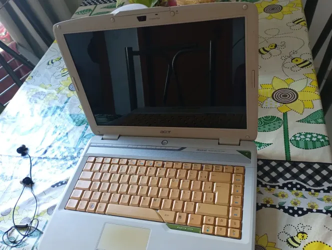 Vendo notebook Acer pra retirada de peças!