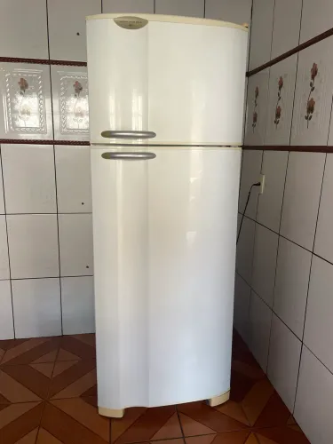 Geladeira Electrolux DC47 usada 