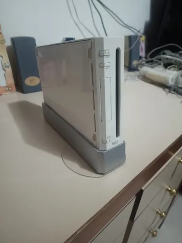 Console Nintendo Wii Completo + Dois controles com Wii Motion Plus e 5 jogos