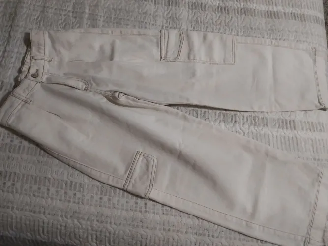 Calça bege, Hering