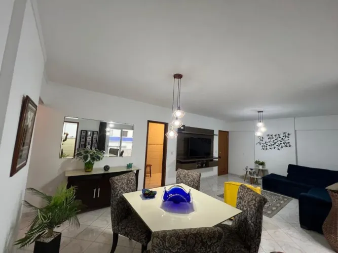 Apartamento bairro Guilhermina 3 dormitórios mais dependência de empregada , prédio beira