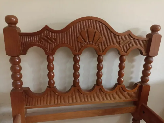 Cama de solteiro madeira maciça Cerejeira