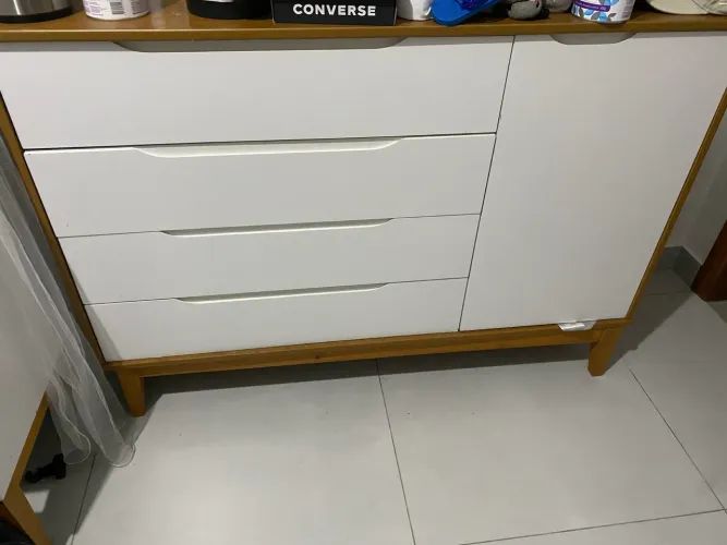 Quarto bebê cama e cômoda
