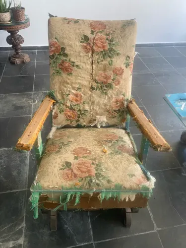 Vendo cadeira de balanço antiga
