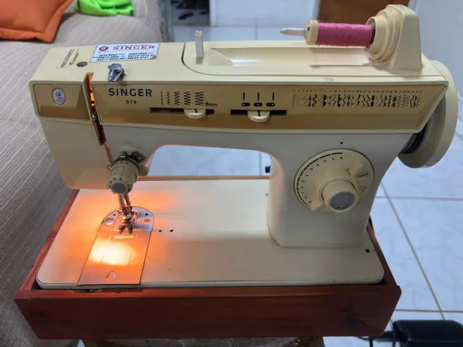 Máquina de costura Singer 974 Pressomatic