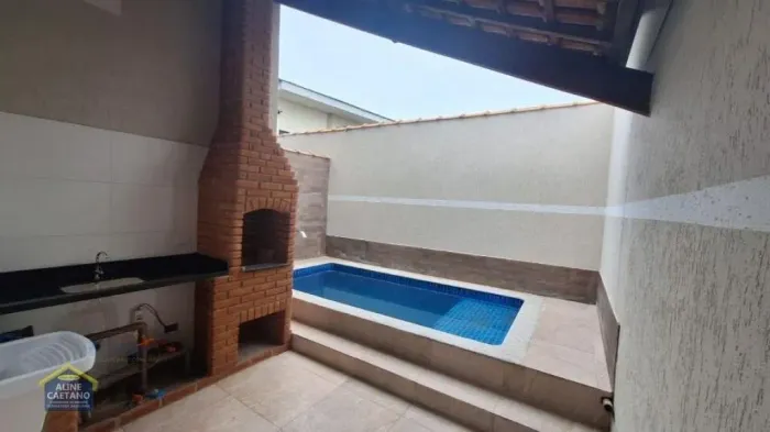 Casa Nova Térrea Geminada com 2 dorms com Piscina e Churrasqueira!