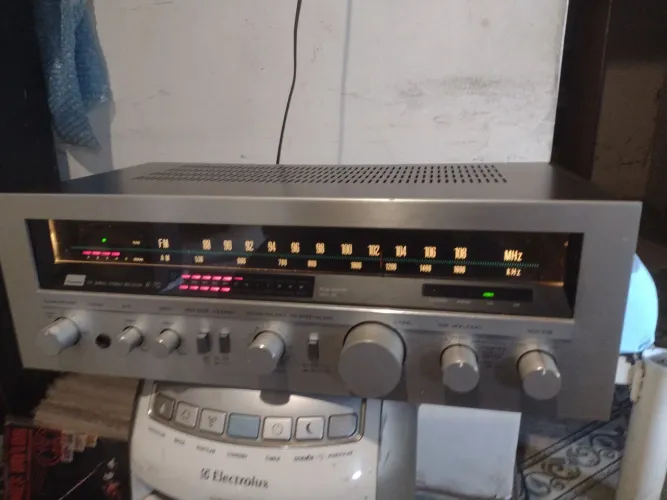 Receiver sansui R-70