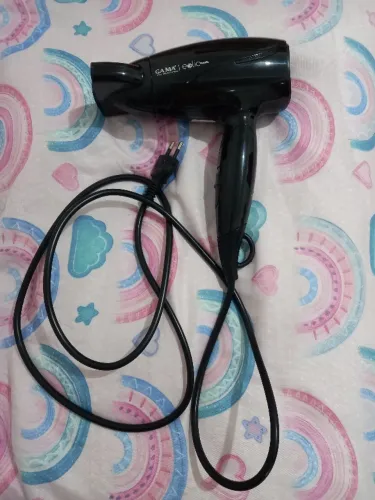 Vende-se secador de cabelo Gama . 60 reais. Dobrável para viagem.