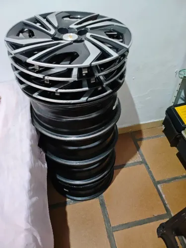 Vende-se jantes e calotas