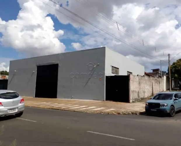salão amplo localizado no Residencial Ana Célia com recepção e vaga de garagem.