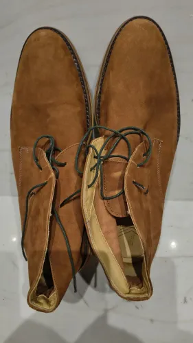 Bota Chukka Reserva em Camurça Caramelo - Original e Elegante