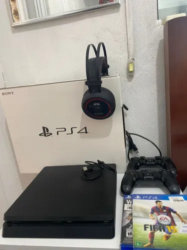 Vendo ps4 com. Defeito na placa pra eruma e 150 reais 