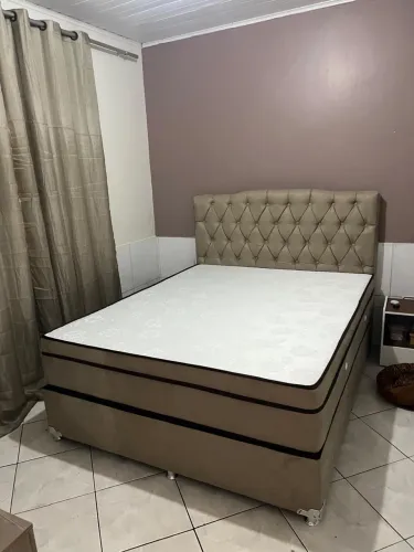 Cama queen com cabeceira e massagem 