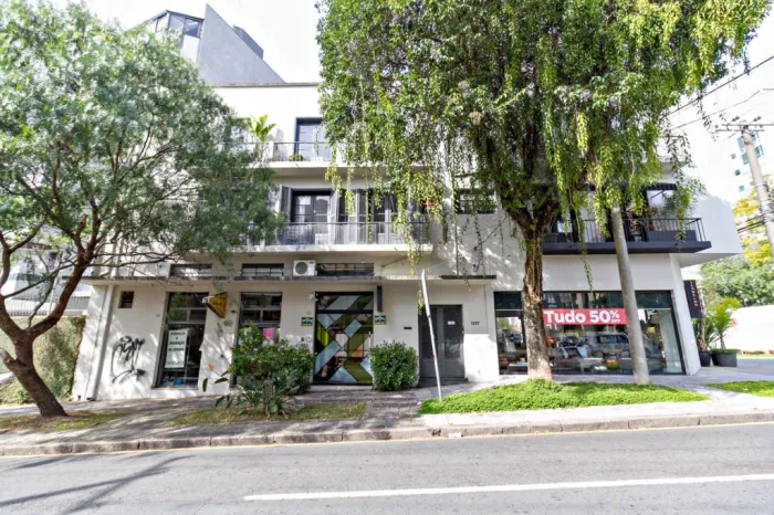 Apartamento com 2 quartos para alugar por R$ 2000.00, 50.00 m2 - CENTRO - CURITIBA/PR