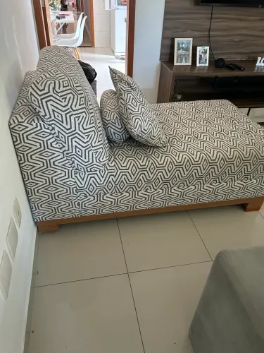 Vendo poltrona de luxo por 199.00 motivo mudança quem comprar vai amar muito confortável