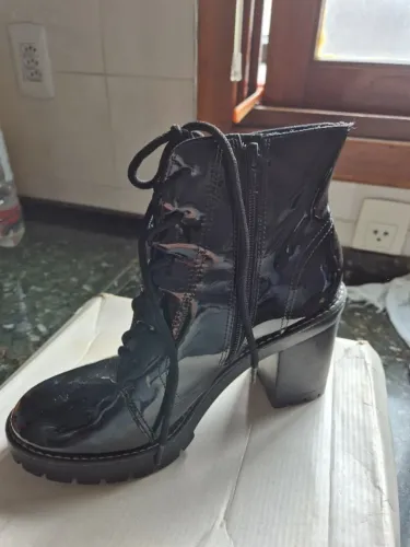 Bota/Coturno Verniz para frio e chuva marca Zapatta