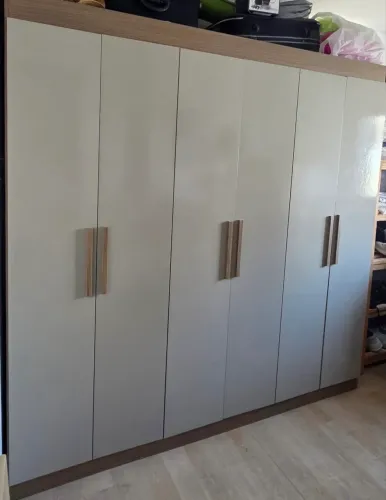 Guarda Roupa 6 Portas 2m (A) x 2m (C) x 45cm (P)