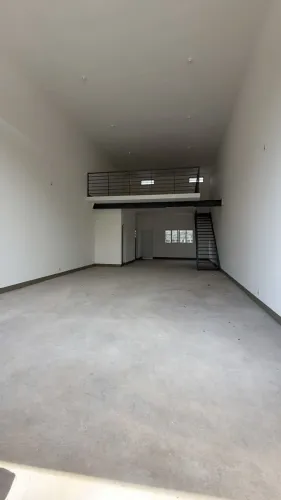 Loja na Avenida General Edgar Facó, 74 100 m²