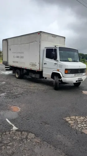 Caminhão Baú Mercedes-Benz 710 2011 Branco