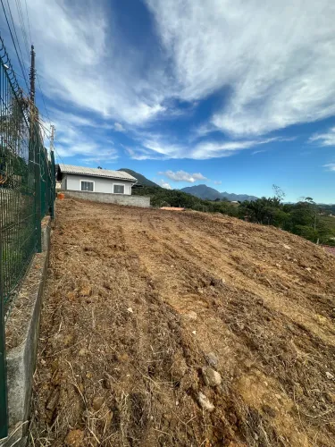 Terreno com 360 metros quadrados em Santo Amaro Da Imperatriz