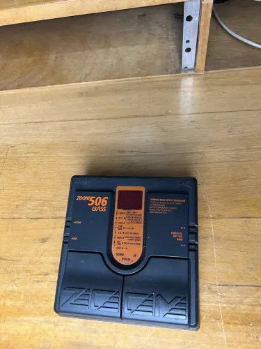 Zoom 506 bass
