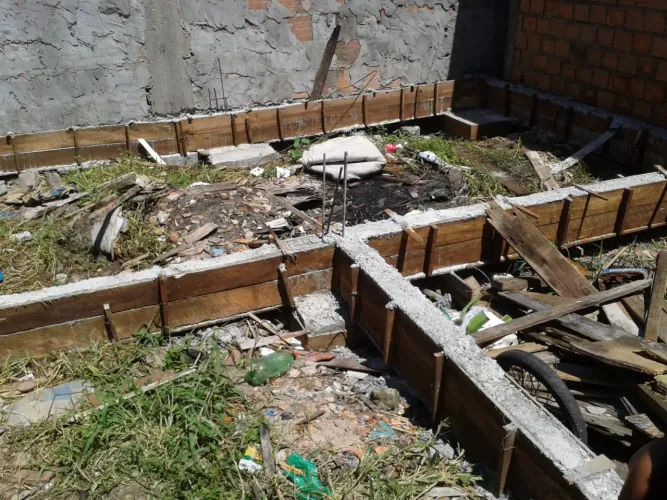 VENDO TERRENO NO GUAMÁ - CASA ESTAVA EM CONSTRUÇÃO 