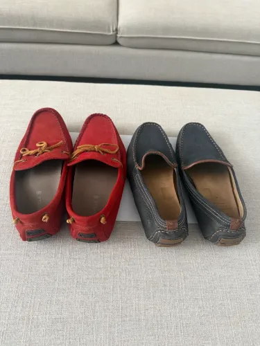Mocassim azul e vermelho (2 pares) tamanho 38/39
