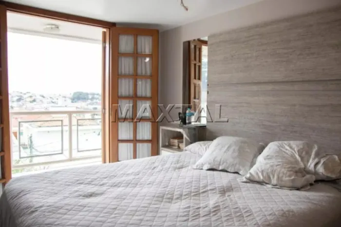 Casa à venda com 270m², 4 Quartos sendo 1 suíte, 4 banheiros e 3 vagas de gararem