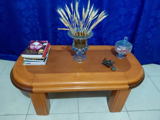 Mesa em madeira maciça 