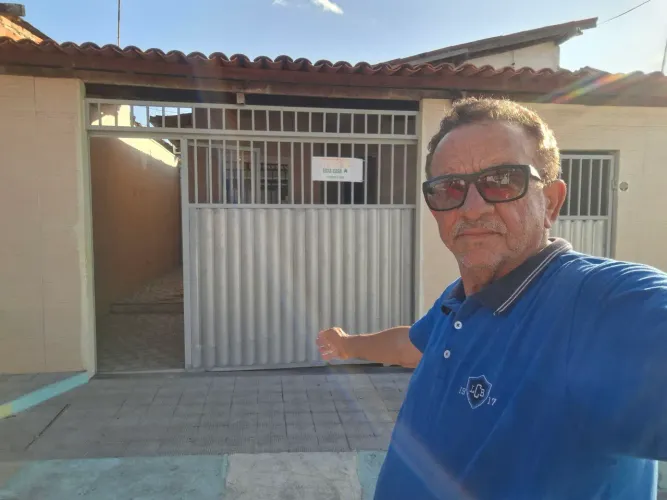 Linda casa de 2/4, sala, cozinha, banheiro, quintal no Conjunto Omero Figueredo R$ 95.000,