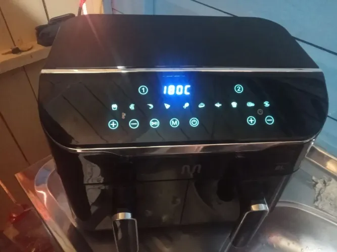 Vendo Airfryer 8 litros usado poucas vezes 300 reais, está novinho