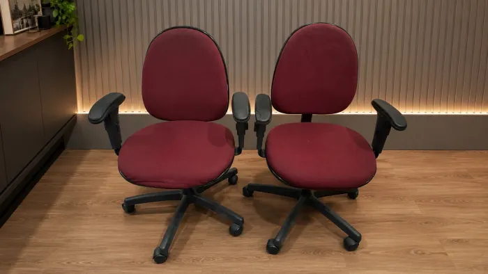 Par de Cadeiras Executiva Ergonômica Giratória Back System
