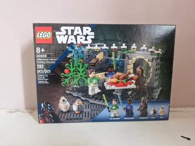 LEGO Star Wars 40658 - Diorama Natalino da Millennium Falcon