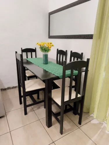 Mesa com 6 cadeiras esrado de novo
