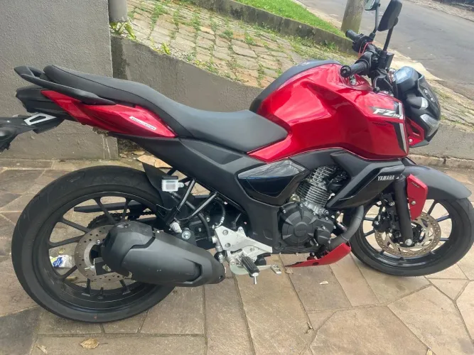 YAMAHA FZ15 com 1600km