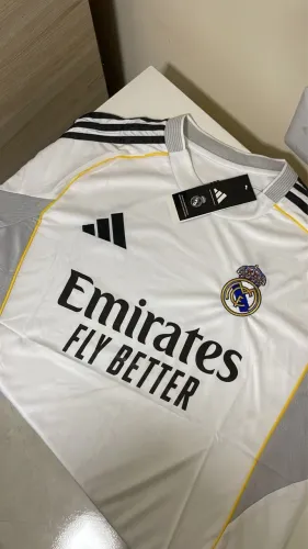 Camisa do Real Madrid.